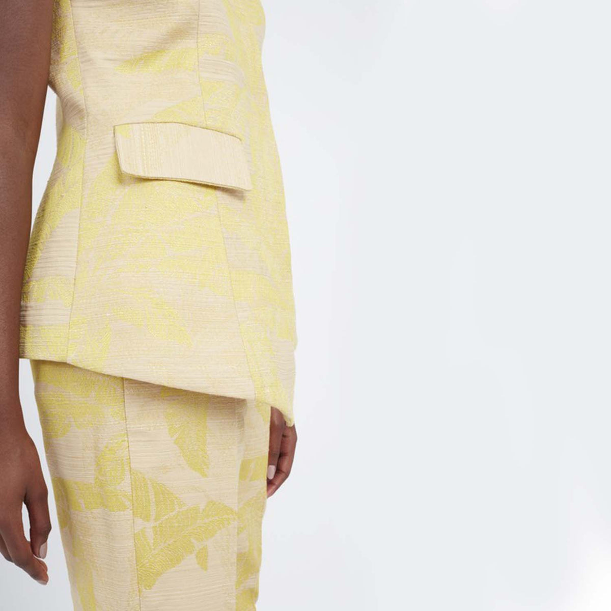 Asymmetric tailored vest | Kanem